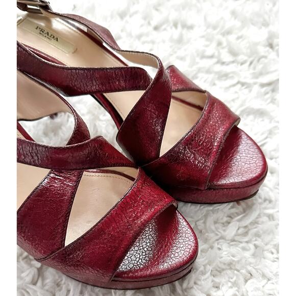 Prada Dark Red and Black Textured Leather Peep Toe Strappy Platform Heels 38.5 - Picture 2 of 11